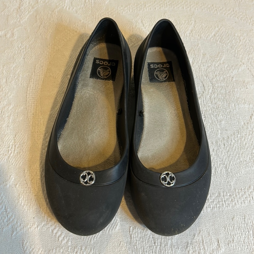 Crocs Flat Black Mammoth Slip on ballet 9 women’s comfortable!